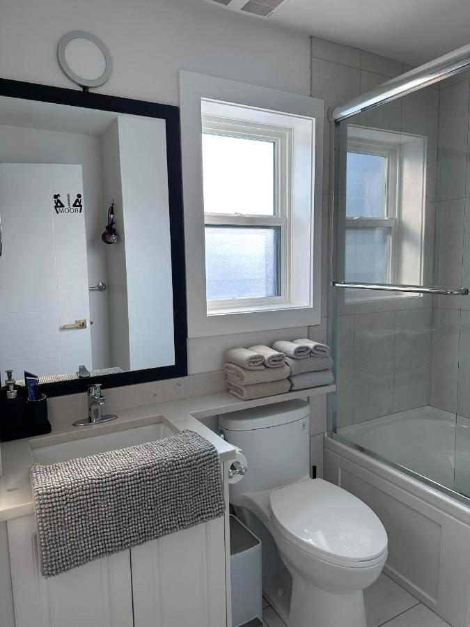 2Br 1.5Ba Full Kitchen Private Guest House - Free Parking - Central Location Vancouver Extérieur photo