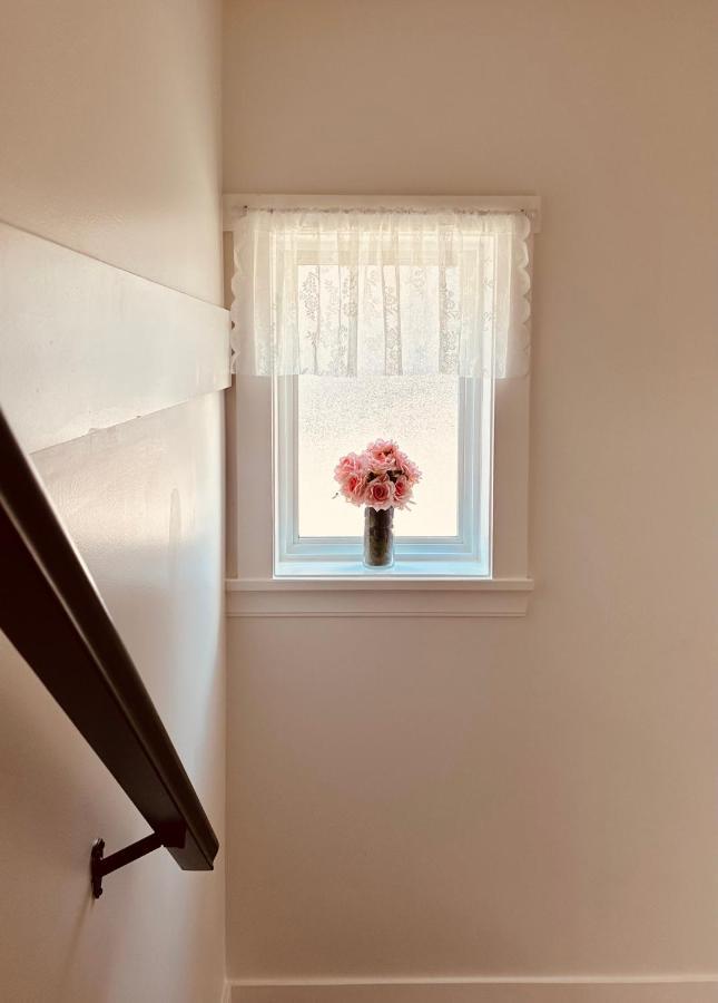 2Br 1.5Ba Full Kitchen Private Guest House - Free Parking - Central Location Vancouver Extérieur photo