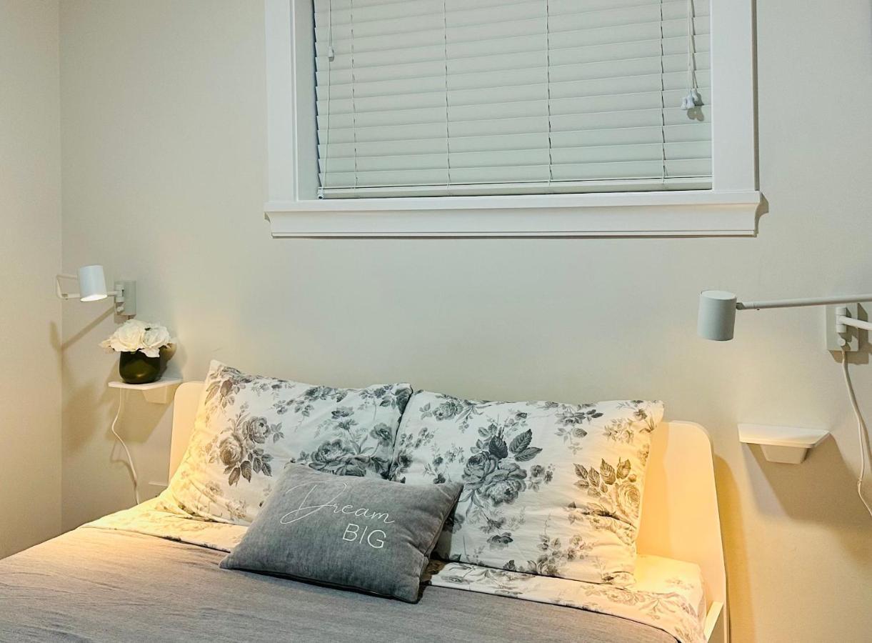 2Br 1.5Ba Full Kitchen Private Guest House - Free Parking - Central Location Vancouver Extérieur photo