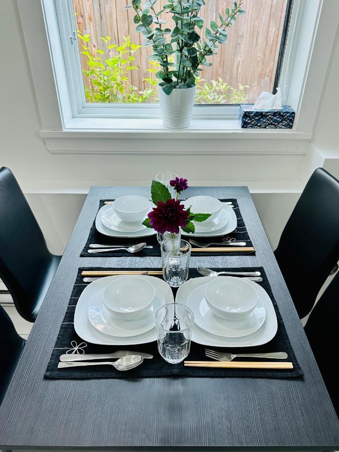 2Br 1.5Ba Full Kitchen Private Guest House - Free Parking - Central Location Vancouver Extérieur photo