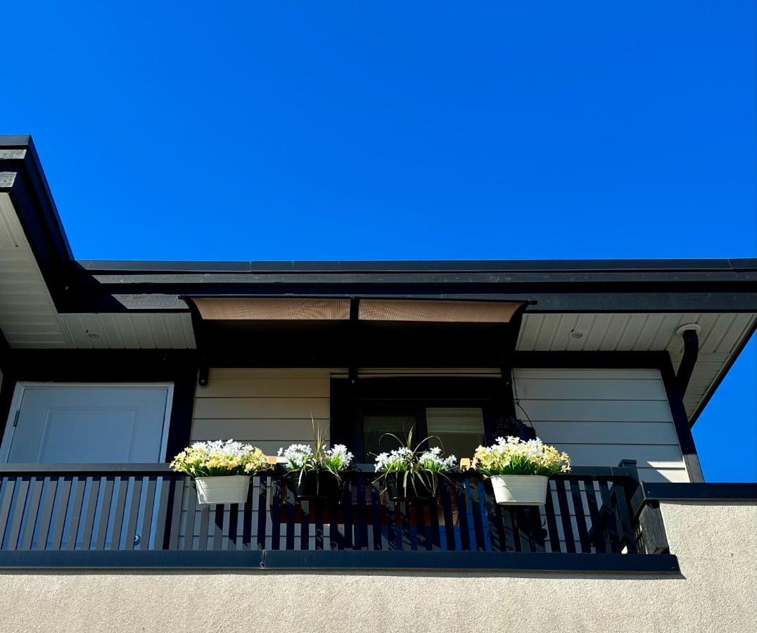 2Br 1.5Ba Full Kitchen Private Guest House - Free Parking - Central Location Vancouver Extérieur photo