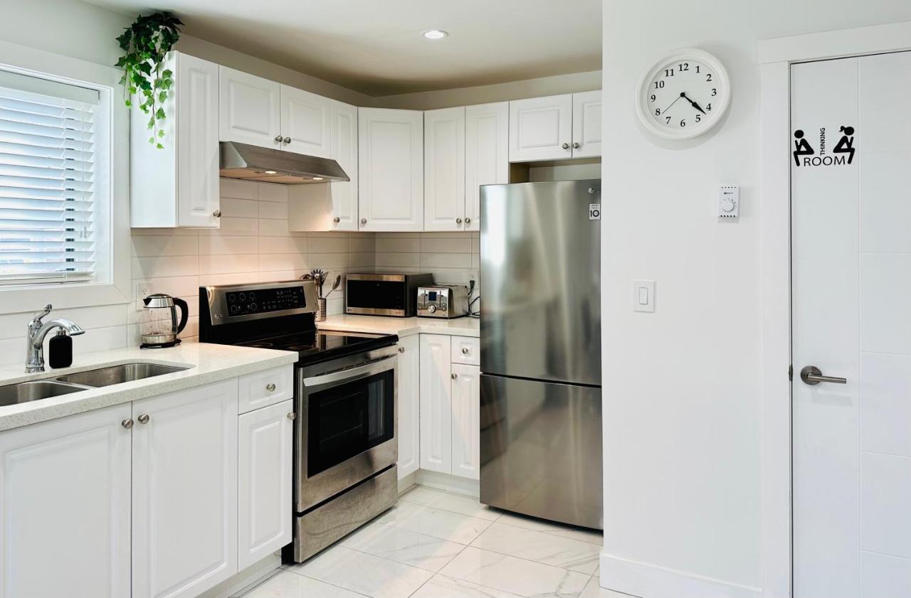 2Br 1.5Ba Full Kitchen Private Guest House - Free Parking - Central Location Vancouver Extérieur photo