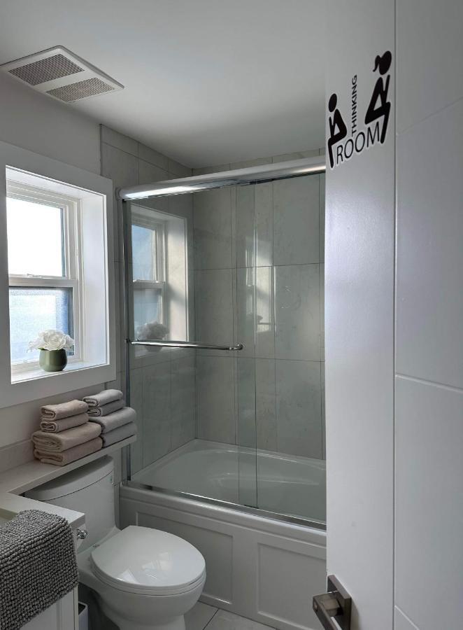 2Br 1.5Ba Full Kitchen Private Guest House - Free Parking - Central Location Vancouver Extérieur photo